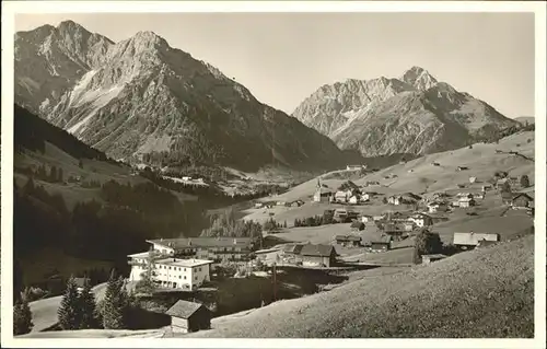 Hirschegg Kleinwalsertal Vorarlberg Gesamtansicht mit Alpenpanorama Kat. Mittelberg