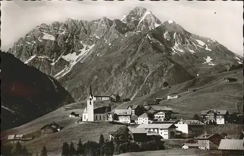 Hirschegg Kleinwalsertal Vorarlberg mit Widderstein und Baerenkopf Kat. Mittelberg