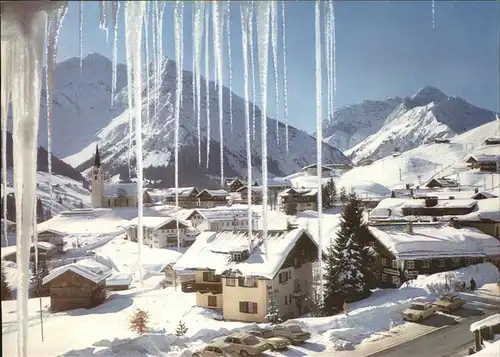 Hirschegg Kleinwalsertal Vorarlberg Ortsansicht mit Elferkopf Zwoelferkopf Widderstein und Baerenkopf Kat. Mittelberg