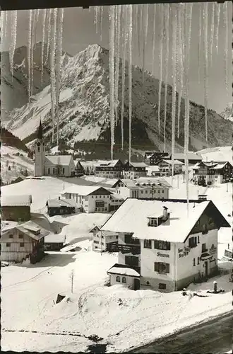 Hirschegg Kleinwalsertal Vorarlberg Ortsansicht mit Elferkopf Zwoelferkopf Kat. Mittelberg