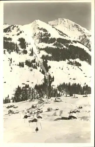 Hirschegg Kleinwalsertal Vorarlberg Ortsansicht mit Kuhgehrenspitze und Hammerspitze Kat. Mittelberg