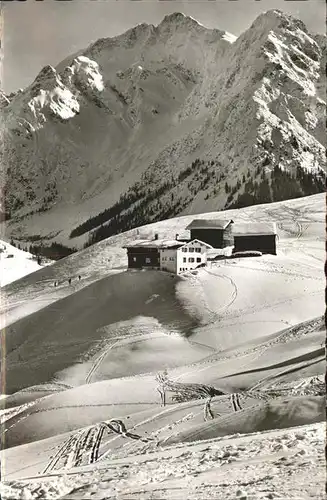 Hirschegg Kleinwalsertal Vorarlberg Ferienheim Schloessle mit Elferkopf undZwoelferkopf Kat. Mittelberg