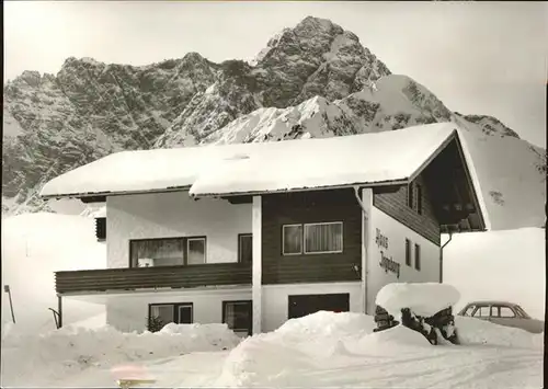 Hirschegg Kleinwalsertal Vorarlberg Haus Ingeborg mit Widderstein und Baerenkopf Kat. Mittelberg