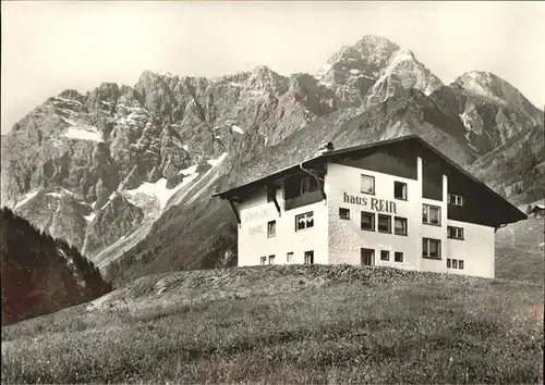 Hirschegg Kleinwalsertal Vorarlberg Gaestehaus Rein mit Widderstein und Baerenkopf Kat. Mittelberg