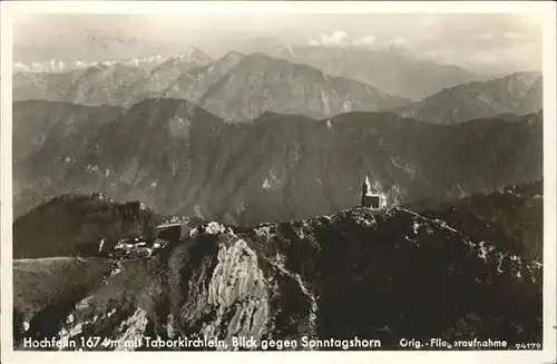 Bergen Chiemgau Hochfelln mit Taborkirchlein Blick gegen Sonntagshorn Chiemgauer Alpen / Bergen /Traunstein LKR