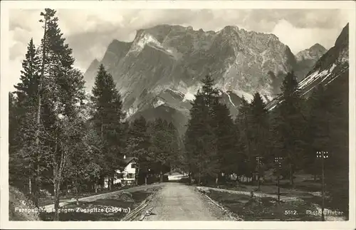 Garmisch Partenkirchen Fernpass Strasse gegen Zugspitze Kat. Garmisch Partenkirchen