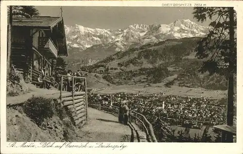 St Martin Grasberg Blick auf Garmisch Wettersteinwand und Dreitorspitze Kat. Garmisch Partenkirchen