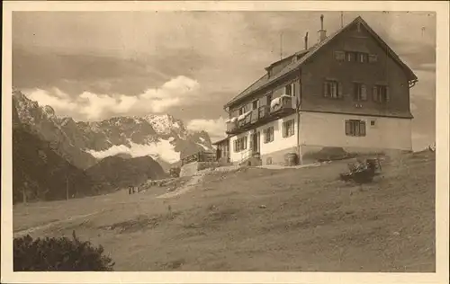 Kreuzeck Adolf Zoeppritz Haus mit Zugspitze Kat. Garmisch Partenkirchen