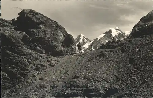 Muerren BE Sefinenfurgge Kiental Moench und Jungfrau Berner Alpen Bergwanderer Kat. Muerren