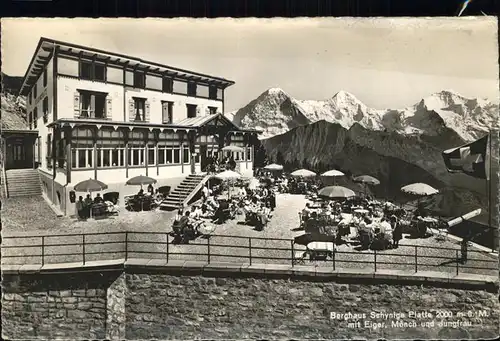 Schynige Platte Berghaus Terrasse mit Eiger Moench und Jungfrau Berner Alpen Kat. Schynige Platte