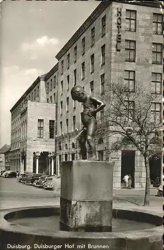 Duisburg Ruhr Duisburger Hof mit Brunnen Junge pinkelt Autos / Duisburg /Duisburg Stadtkreis