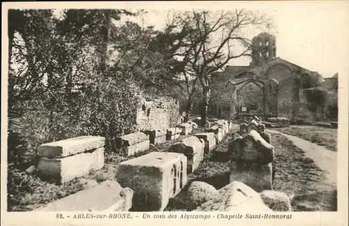 Arles Bouches du Rhone Un coin des Alyscamps Chapelle Saint Honnorat Kat. Arles