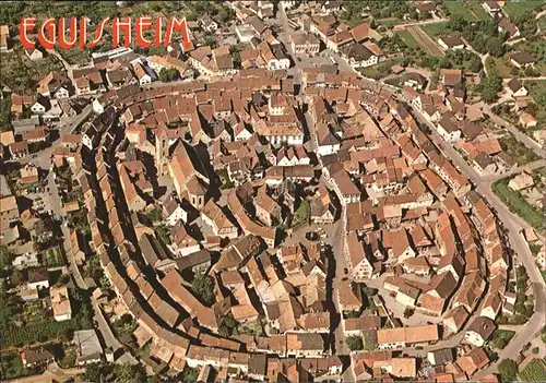 Eguisheim Haut Rhin Bourg ancien construit de facon concentrique Pape Leon IX vue aerienne