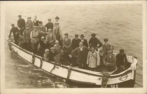 Helgoland Lehrer Roeth Maenner Boot / Helgoland /Pinneberg LKR