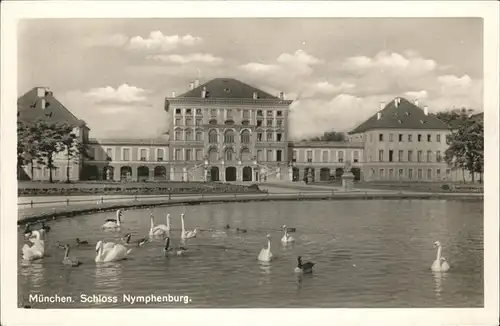 Muenchen Schloss Nymphenburg Schwaene Teich Kat. Muenchen