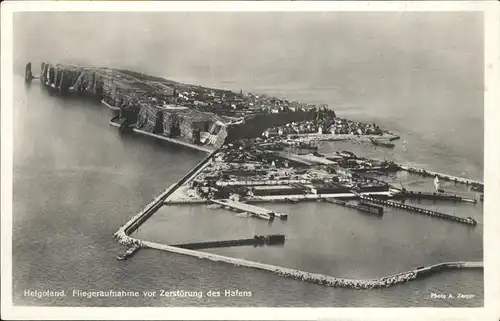 Helgoland Totalansicht Fliegeraufnahme zerstoerter Hafen / Helgoland /Pinneberg LKR