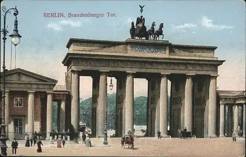 Berlin Brandenburger Tor Kutsche  / Berlin /Berlin Stadtkreis