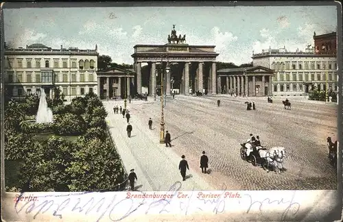 Berlin Brandenburgertor Pariser Platz Kutsche  / Berlin /Berlin Stadtkreis