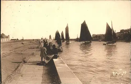 Les Sables d Olonne Sortie du Port Kat. Les Sables d Olonne