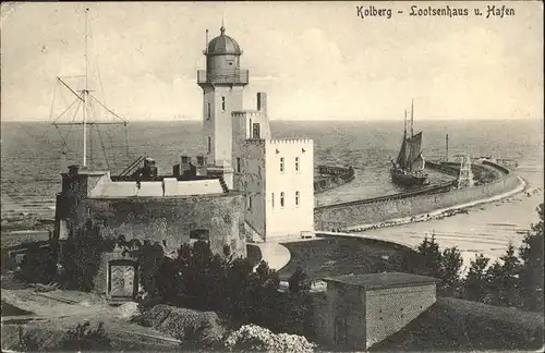 Kolberg Ostseebad Kolobrzeg Lotsenhaus und Hafen Schiff / Kolobrzeg /Kolobrzeg