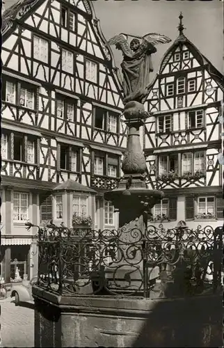 wb01983 Bernkastel-Kues Bernkastel-Kues Mosel St. Michaelsbrunnen Marktplatz x Kategorie. Bernkastel-Kues Alte Ansichtskarten