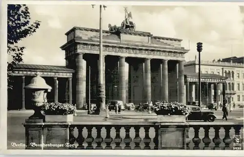 Berlin Berlin Brandenburger Tor * / Berlin /Berlin Stadtkreis