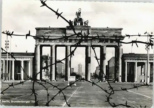 Berlin Berlin Brandenburger Tor * / Berlin /Berlin Stadtkreis