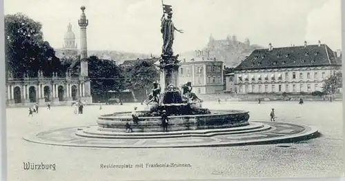 Wuerzburg Residenzplatz Frankonia-Brunnen *