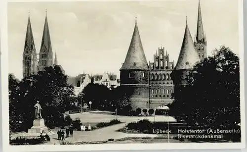 Luebeck Holstentor Bismarckdenkmal *