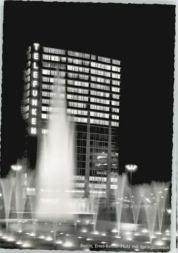 Berlin Ernst-Reutter-Platz Springbrunnen *