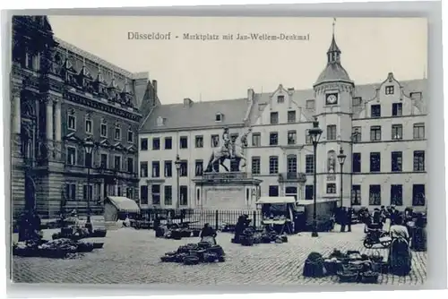 Duesseldorf Marktplatz Jan Wellem-Denkmal *