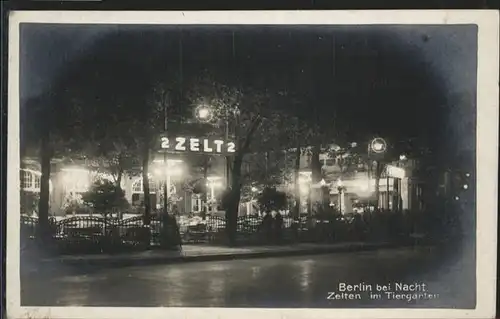 Berlin Zelten im Tiergarten  / Berlin /Berlin Stadtkreis