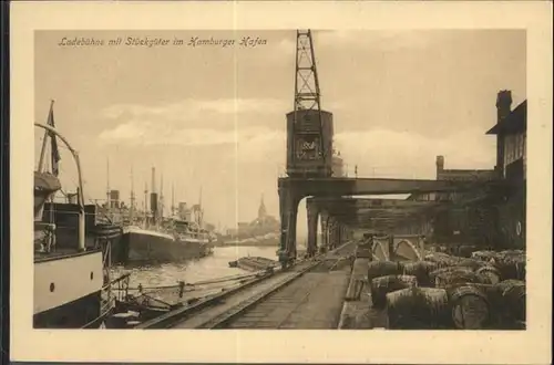 Hamburg Ladebuehne mit Stueckgueter im Hamburger Hafen / Hamburg /Hamburg Stadtkreis