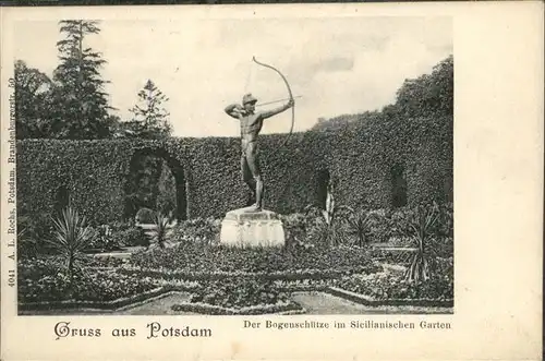 Potsdam Sicilianischer Garten Bogenschuetze / Potsdam /Potsdam Stadtkreis