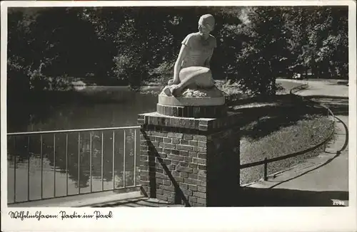 Wilhelmshaven Park Denkmal Frau Stein / Wilhelmshaven /Wilhelmshaven Stadtkreis