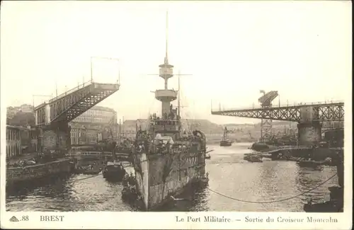 ww66182 Brest Finistere Brest Port Militaire Croiseur Montealm Kriegsschiff * Kategorie. Brest Alte Ansichtskarten