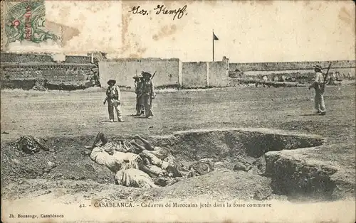 wx52694 Casablanca Cadavres de Marocains jetes dans la fosse commune Kategorie. Casablanca Alte Ansichtskarten