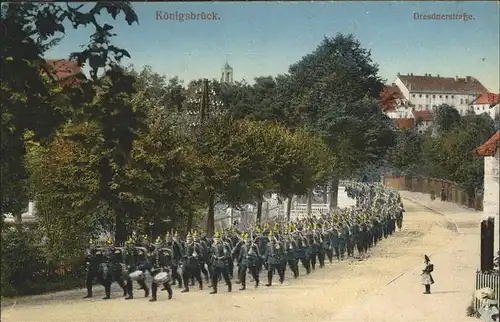 Koenigsbrueck Dresdnerstrasse Soldaten Parade Kat. Koenigsbrueck