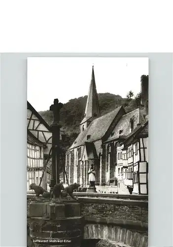 Monreal Eifel Ortspartie Brunnen Kirche