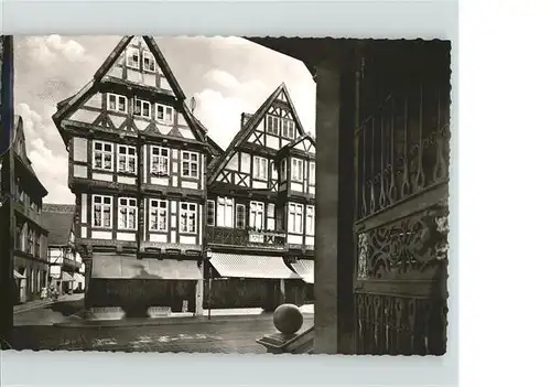 Celle Niedersachsen Blick aus Rathausportal auf Fachwerkgiebelhaeuser am Markt aus dem 16. Jahrhundert / Celle /Celle LKR