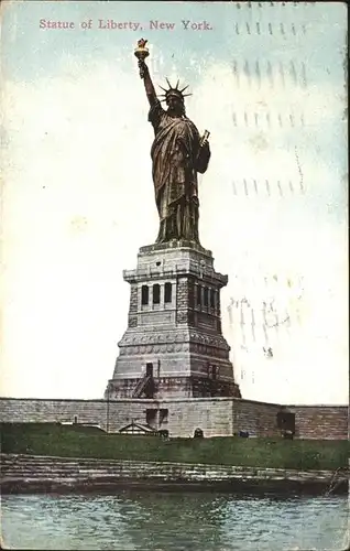 New York City Statue of Liberty / New York /
