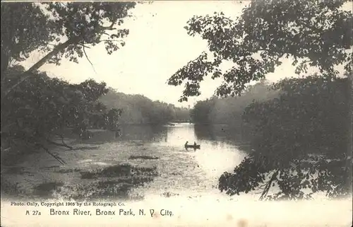 New York City Bronx River Bronx Park / New York /