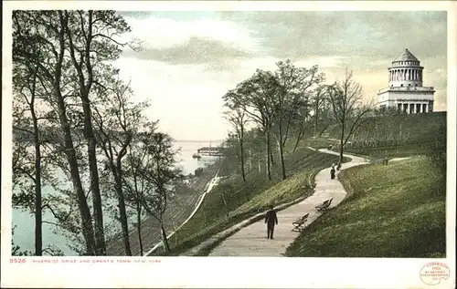 New York City Riverside Drive and Grands Tomb / New York /