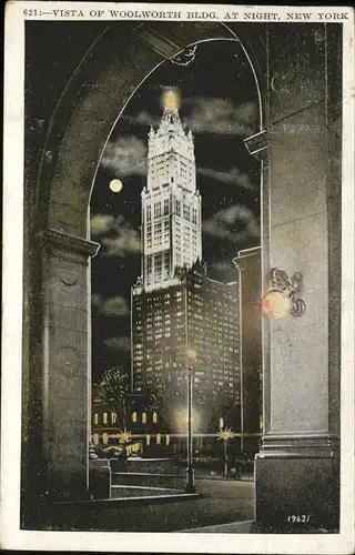 New York City Woolworth Building at Night / New York /