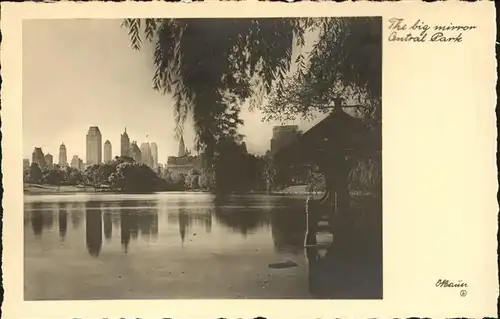 New York City Central Park the big mirror lake / New York /