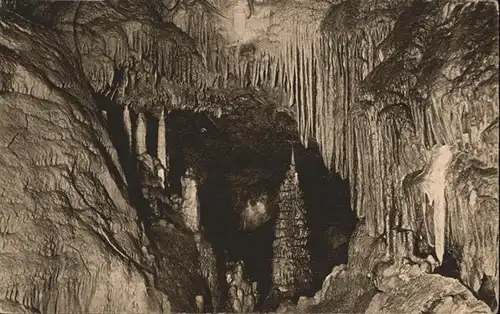 Hoehlen Caves Grottes Tropfsteinhoehle Dechenhoehle Kaiserhalle / Berge /