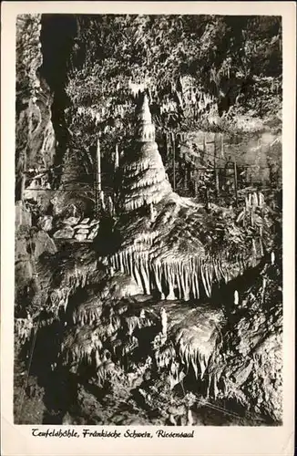 Hoehlen Caves Grottes Tropfsteinhoehle Teufelshoehle Fraenkische Schweiz Riesensaal / Berge /