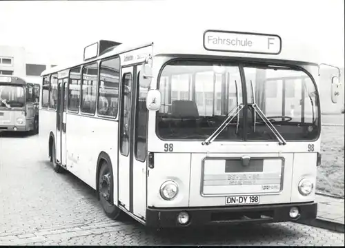 Omnibus Autobus Busnr. 98 Betriebsgelaende DKB Fahrschule / Autos /