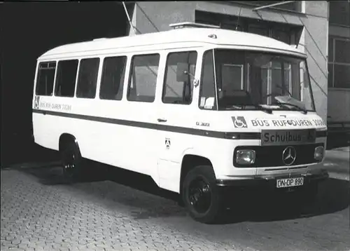 Omnibus Autobus Schulbus / Autos /
