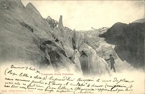 Bergsteigen Klettern Traversee d'une Crevasse / Sport /